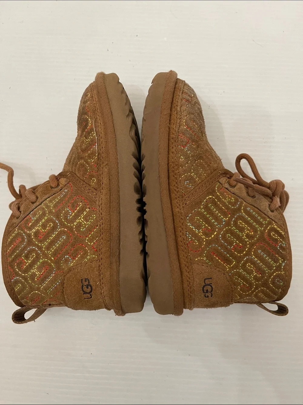 UGG WINTER NEUMEL II GRAPHIC STITCH LOGO LETTERING BOOTS KIDS SIZE 11 (2-5yrs)